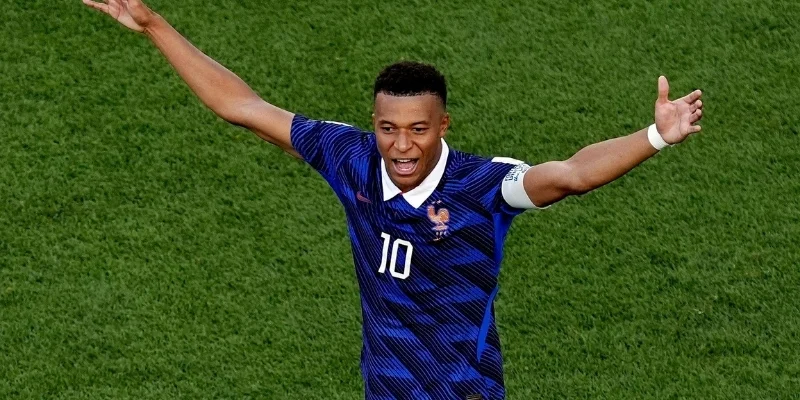 Mbappe bắt đầu sự nghiệp bóng đá như thế nào