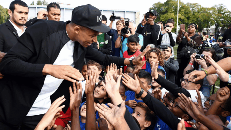 Kylian Mbappé Làm Từ Thiện: Những Hoạt Động Ý Nghĩa Vì Cộng Đồng