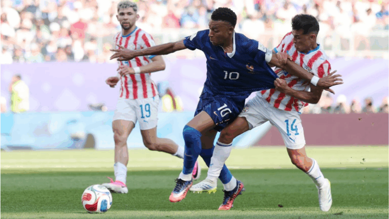 Phong Cách Đá Bóng Của Mbappe: Tốc Độ Thần Tốc & Kỹ Thuật